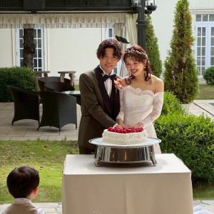 ケーキ入刀|778410さんのアクアガーデン迎賓館（沼津）/テイクアンドギヴ・ニーズウェディングの写真(2575344)