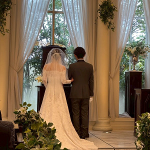 挙式会場で誓いのシーン|778410さんのアクアガーデン迎賓館（沼津）/テイクアンドギヴ・ニーズウェディングの写真(2575343)