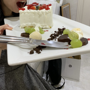 挙式後控え室で食べたケーキです！
食べられると思わなくて幸|778416さんのTHE SEASON'S（ザ・シーズンズ）/テイクアンドギヴ・ニーズウェディングの写真(2575470)