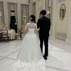 ウェディングドレスバックショット|778459さんのベイサイドパーク迎賓館(千葉みなと)/テイクアンドギヴ・ニーズウェディングの写真(2575800)