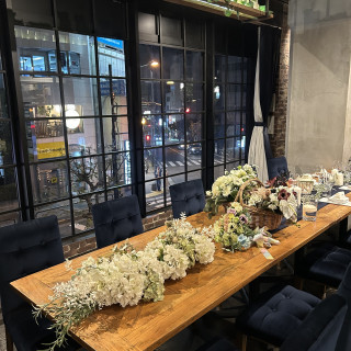 ドライフラワーと外の風景