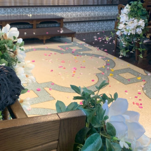 雨のため、挙式場にてフラワーシャワーを行いました|778484さんのクラシカ表参道/別邸KEYAKIの写真(2576738)