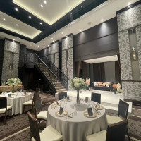 アメール披露宴会場階段と余興ステージ