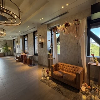 チャペル前の空間、雨の場合や希望によりインナールームで利用可