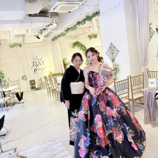 母とお色直しのドレスで。