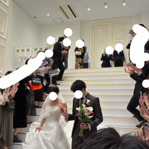 チャペル後に歩く階段|778500さんのキャッスルガーデン OSAKAの写真(2576137)