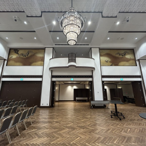 天井が高く、シャンデリアと絵がギャップがあり良かったです|778507さんの東京九段会館テラスの写真(2576180)