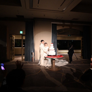 ケーキ入刀の様子