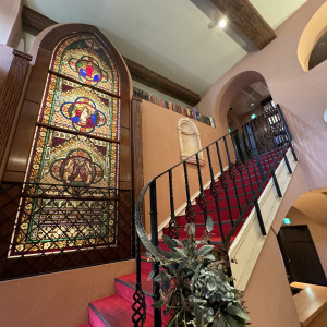 曲線が魅力の階段|778602さんのST.MARGARET WEDDING（セント・マーガレット ウエディング）の写真(2576719)