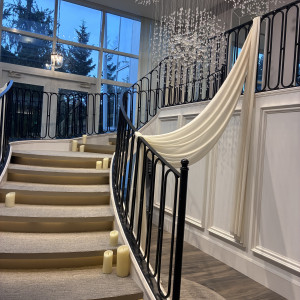 式場から披露宴会場へ続く螺旋階段|778613さんのヒルサイドクラブ迎賓館(札幌)/テイクアンドギヴ・ニーズウェディングの写真(2576779)