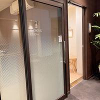 会場付近のスモーキングルーム