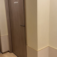 披露宴会場外、同フロア喫煙所