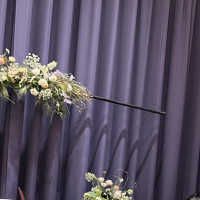 メインテーブル上、装花