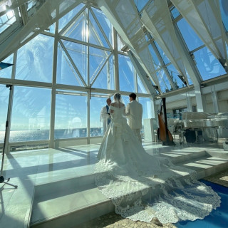 クリスタルチャペル。自然光と海が素敵です。