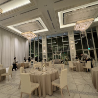 白基調の開放感のある披露宴会場です。