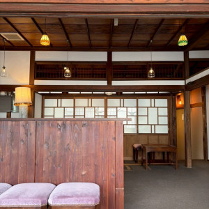 待合室も木に囲まれ温かかったです。|778774さんの萬屋本店 - KAMAKURA HASE est1806 -の写真(2577355)