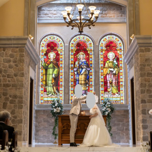日が入り、ステンドグラスが綺麗でした|778784さんのENSOLEILLE（アンソレイエ）～VILLAGE WEDDING～の写真(2577581)