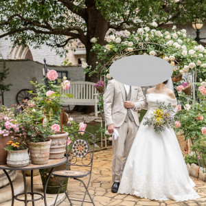 カメラマンの方がガーデンで沢山写真を撮ってくれました|778784さんのENSOLEILLE(アンソレイエ)~VILLAGE WEDDING~の写真(2577591)