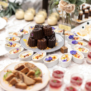 デザートブュッフェです。ガーデンで行いました、味も好評でした|778784さんのENSOLEILLE(アンソレイエ)~VILLAGE WEDDING~の写真(2577597)