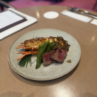 近江牛とエビの試食をさせていただきました。