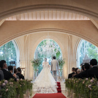 チャペルは窓があり、緑も多くて、雨の日でも明るいです