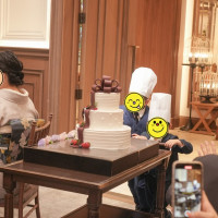 ちびっこのケーキボーイズにケーキを運んでもらいました