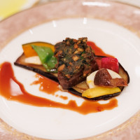 1番美味しかったお肉料理、地元の煎餅使用