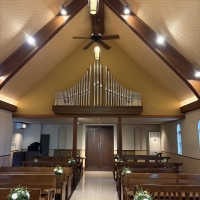 チャペル反対側です。パイプオルガンは飾りです