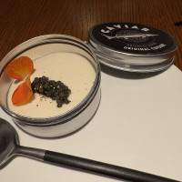 見学時の試食です。キャビアでした。