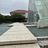 ガラスチャペル出たところです。