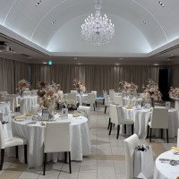 木のチャペルの披露宴会場