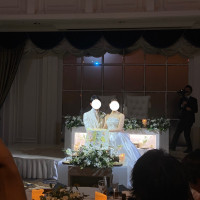 みんなでペイントしたウェディングケーキに入刀しました