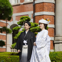 和装と東京駅のレンガ、松は相性抜群です