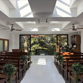 自然光が入るチャペルです