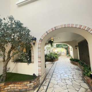 披露宴会場までに向かうヨーロッパ風の通路。