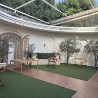 少人数〜中人数入れる披露宴会場のガーデン。