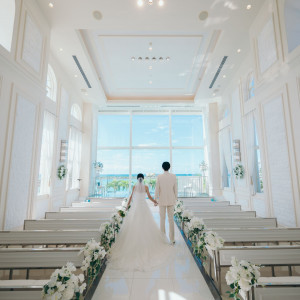 チャペルも開放的で海が見えました|779042さんのセントレジェンダOKINAWA(CENTLEGENDA OKINAWA)の写真(2578470)