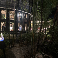 夜でも建物の雰囲気が良い