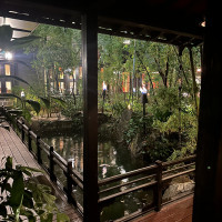 夜でも建物の雰囲気が良い