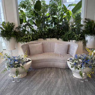 テーブルにもできる、新郎新婦の座る場所。