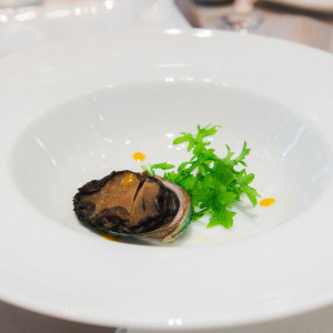 コースの1つの、鮑(食前の楽しみ とのコース名)|779145さんのTHE SEASONS LANDMARK KOBE KITANO ザシーズンズランドマーク神戸北野の写真(2579721)