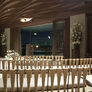 半円なのでどの席からでも真っ直ぐに新郎新婦が見えます