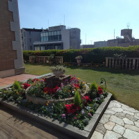 チャペル前の庭