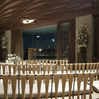 半円なのでどの席からでも真っ直ぐに新郎新婦が見えます