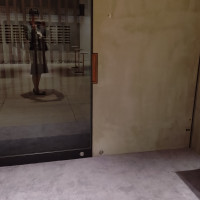 ウェルカムスペースの入口。扉が特徴的です。、