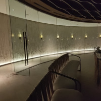 バージンロードが照らされる際は音楽も変わります