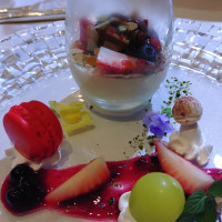 フレンチのデザート。パンナコッタとベリーのヴェリーヌフォンダ