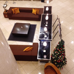 上から見たロビー|779190さんのセントパトリック・チャーチ／ロイヤルホールヨコハマの写真(2597924)