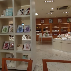 引き出物がすごく充実していて驚き。あらゆるカタログがあります|779190さんのセントパトリック・チャーチ／ロイヤルホールヨコハマの写真(2597950)