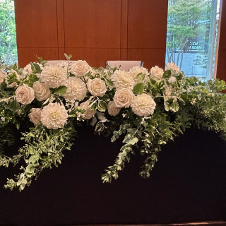 ドレスやに合わせて大ぶりのお花で、クラシカルなイメージです